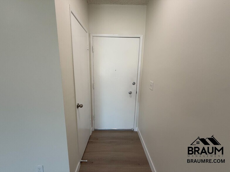 Building Photo - 6041 Whitsett Ave