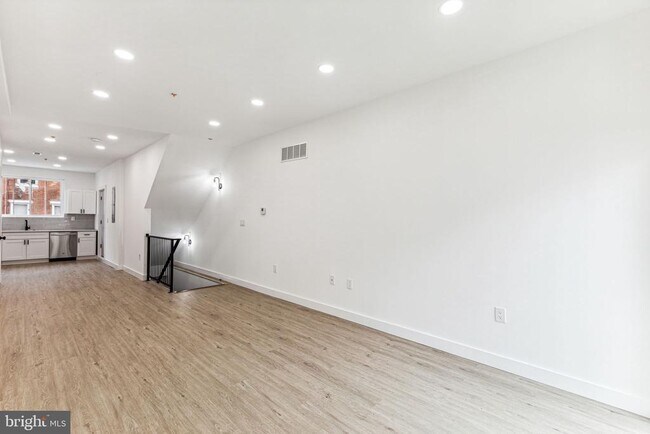 Building Photo - 2224 N Howard St