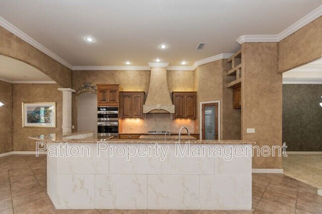 Building Photo - 6910 Logan Pl