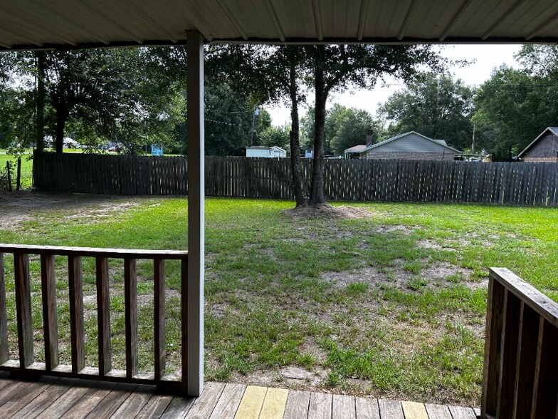 Building Photo - 105 Cardinal St