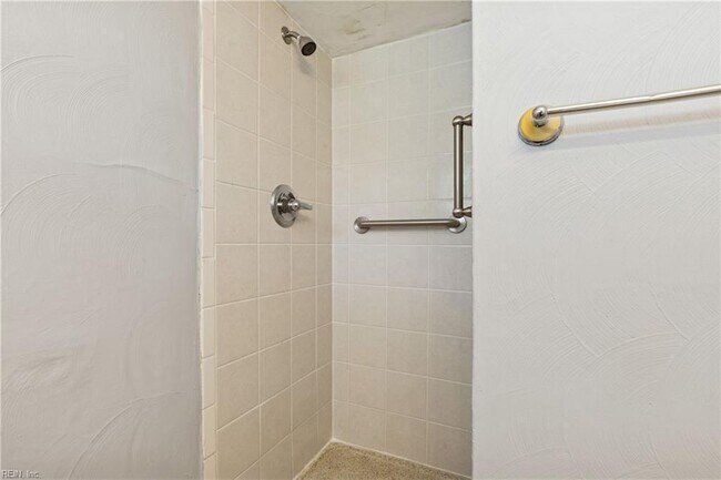 Building Photo - 301 Pepper Mill Ct