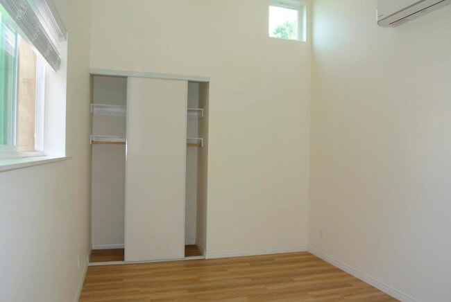 Building Photo - 1 Br/1 Ba ADU West of I-5! - Buena Vista