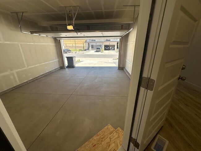 Building Photo - 5280 Acacia Dr