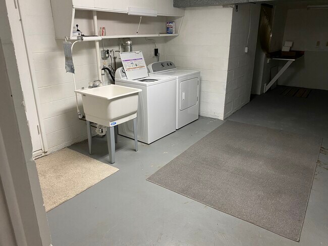 Laundry area - 1011 Woodland Dr