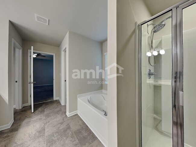 Building Photo - 214 Omega Ct