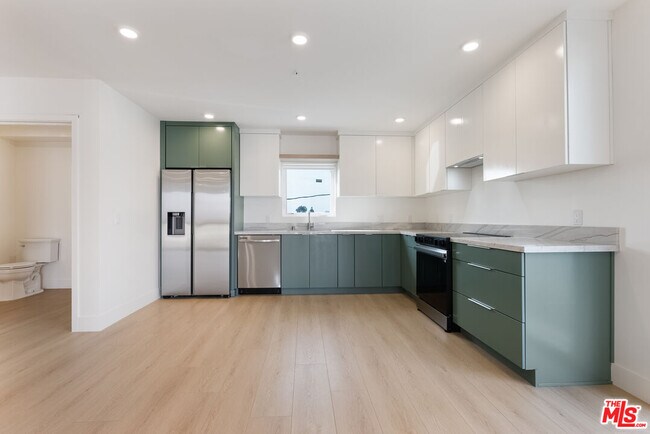 Building Photo - 8561 Belmont St