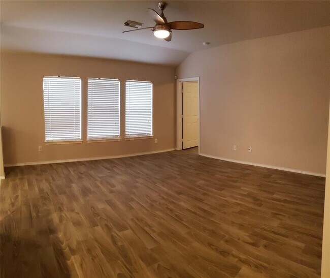 Building Photo - 11906 White Water Bay Dr