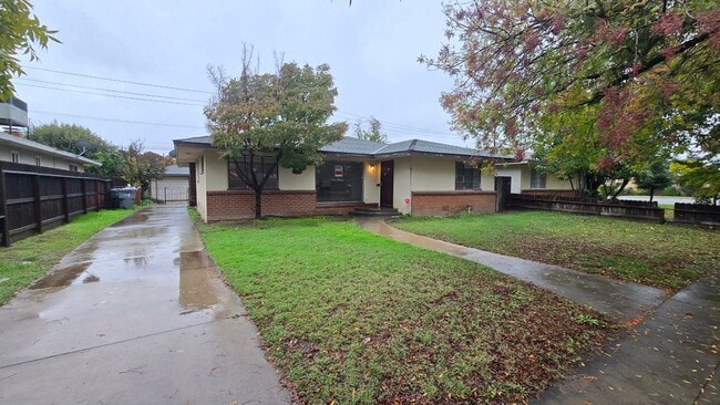 Building Photo - 1235 W Dayton Ave