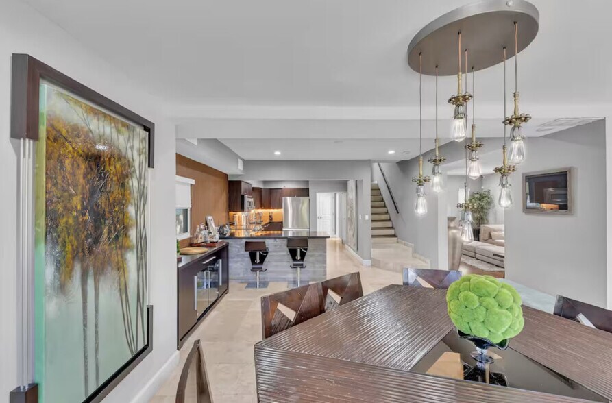 Building Photo - 200 NE 16th Ave