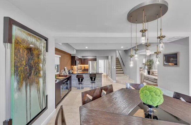 Building Photo - 200 NE 16th Ave