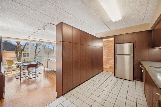 Building Photo - 630 Vernon Ave