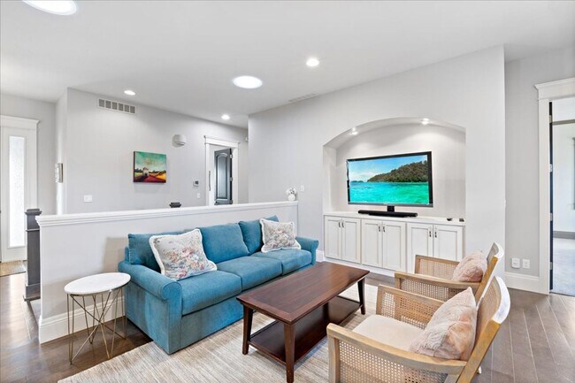 Building Photo - Stunning Custom Home in Gated Community!