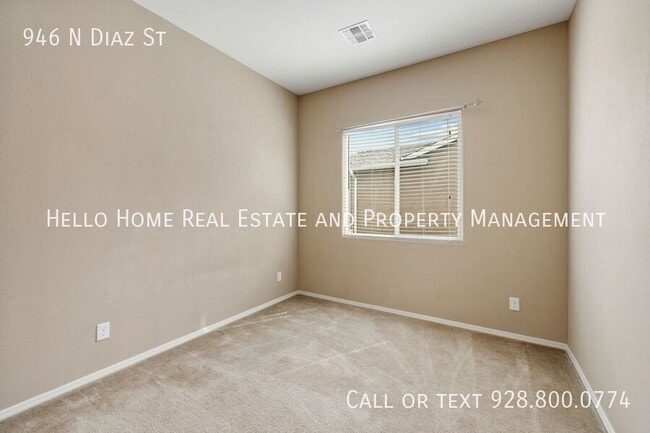 Building Photo - 946 N Diaz St