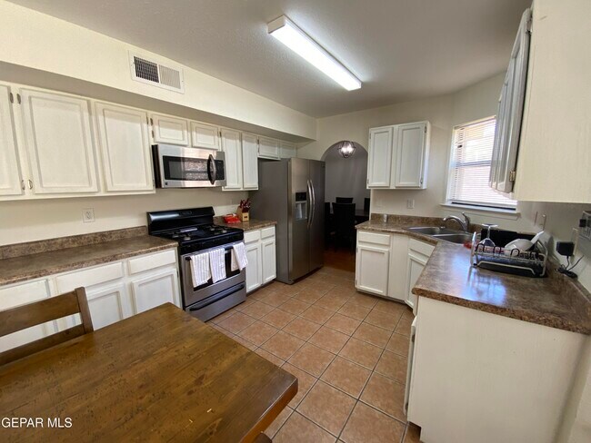 Building Photo - 812 Merriman Dr