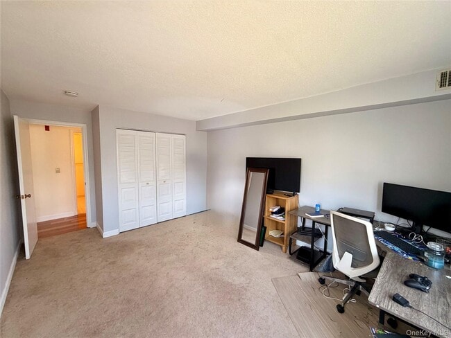 Building Photo - 15 Bayberry Dr