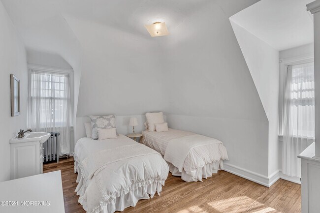 Building Photo - 207 Monmouth Ave