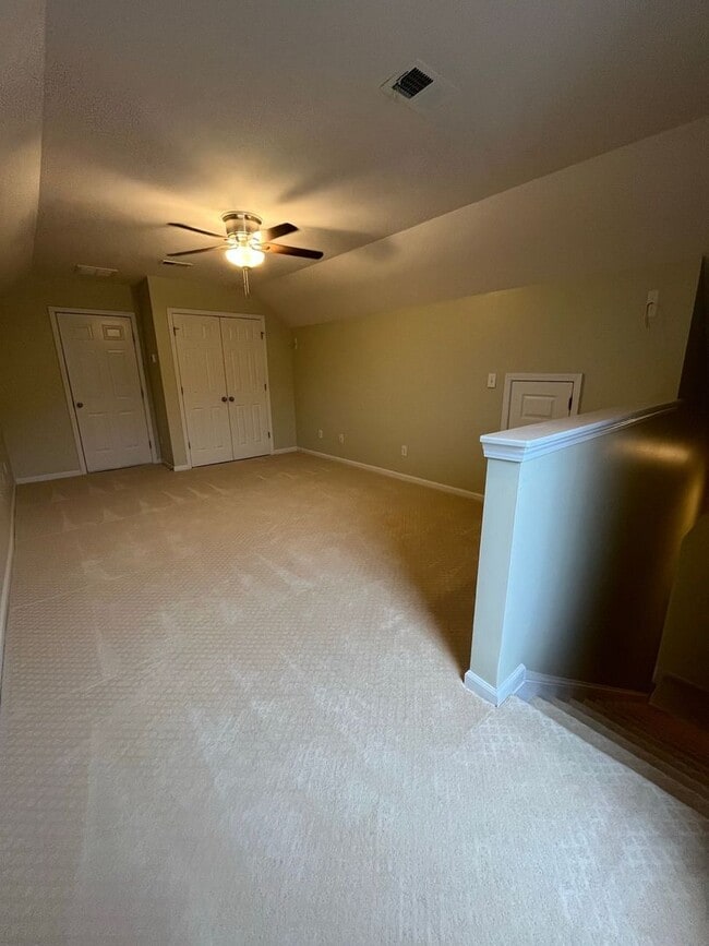 Building Photo - Beautiful 4-Bedroom 3 Bath Home with Neighborhood Pool!