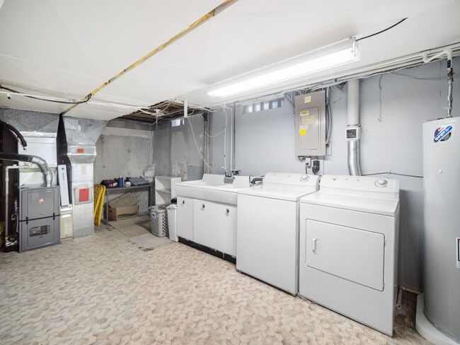 Building Photo - Fully Furnished 3 bedroom/3 bathroom North Spokane Home