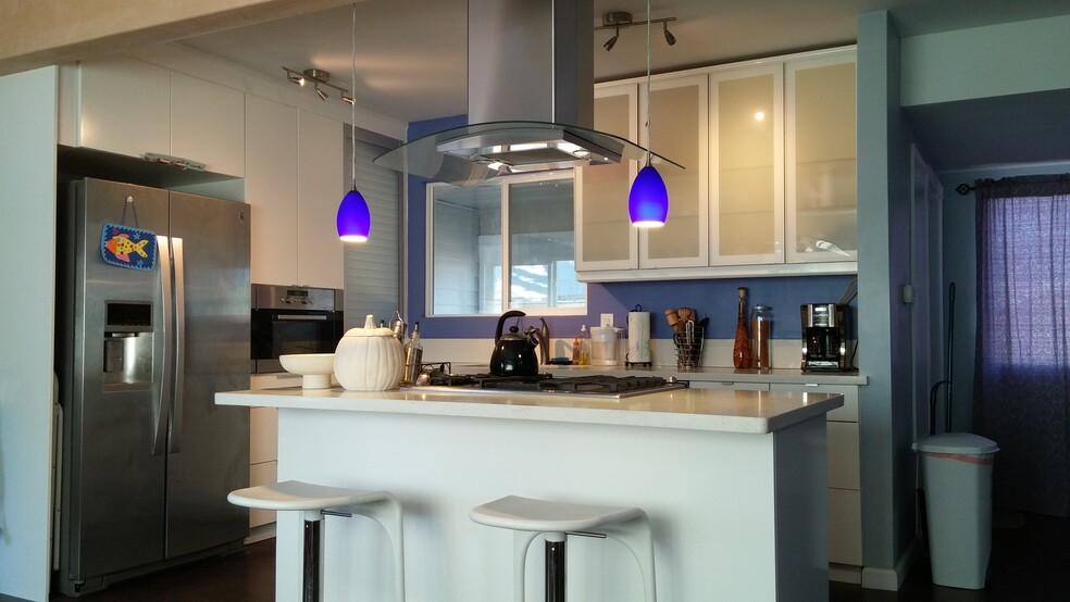 Kitchen - 22635 Oxnard St