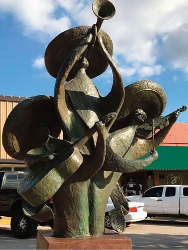 Building Photo - ONE-STORY Home in Marble Falls - 2932 SF with THREE-CAR GARAGE - On a CUL-DE-SAC!