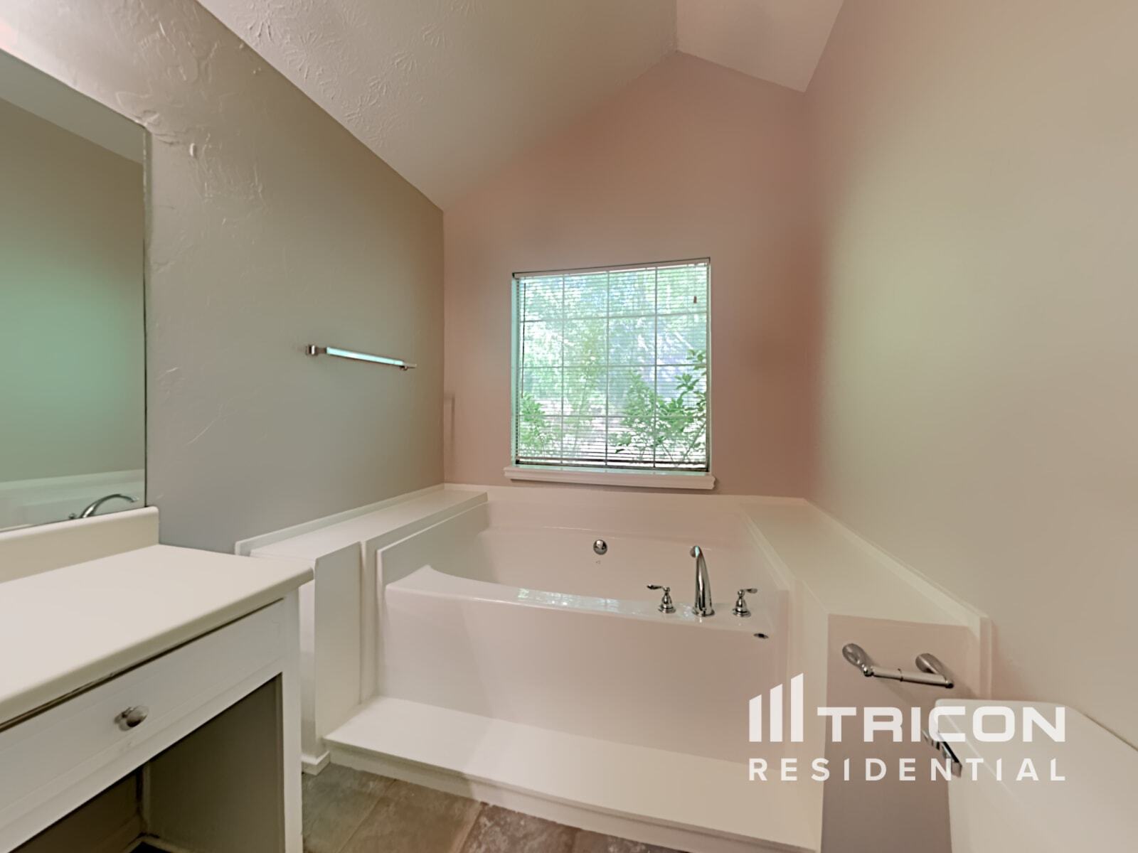 Building Photo - 4122 Autumn Lake Dr