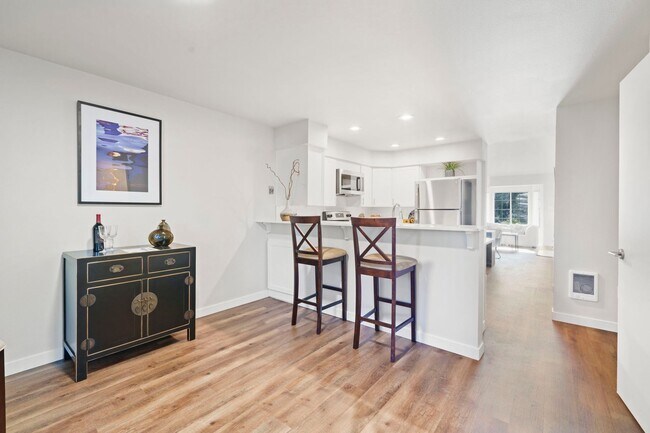 Building Photo - Water’s Edge Townhomes – Luxury Townhomes for Rent in Tacoma