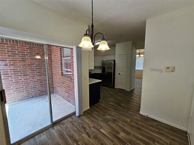 Building Photo - 2919 Desert Oasis Ln