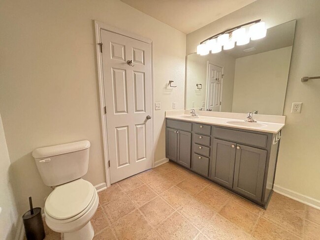 Building Photo - Available Now-Beautiful 4 BR/3BA Home