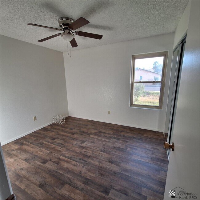 Building Photo - 2106 S 17th Ave