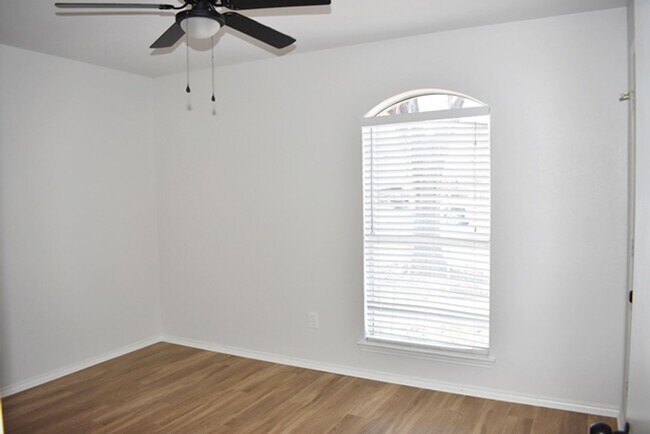 Building Photo - 6912 Brookdale Dr