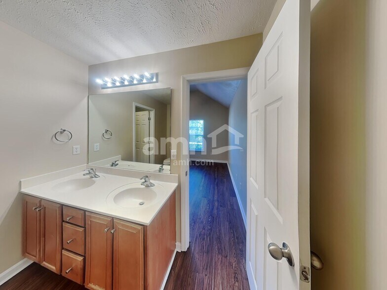 Building Photo - 5038 Preserve Blvd