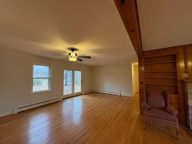 Building Photo - Solid Brick Rancher in Greencastle