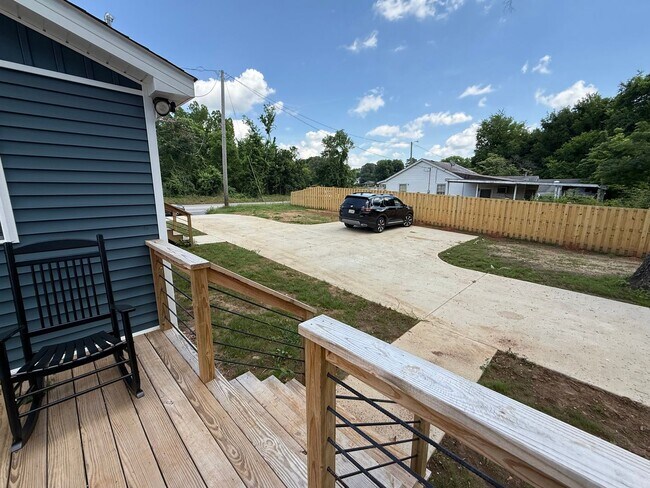 Building Photo - 2108 Veterans Dr