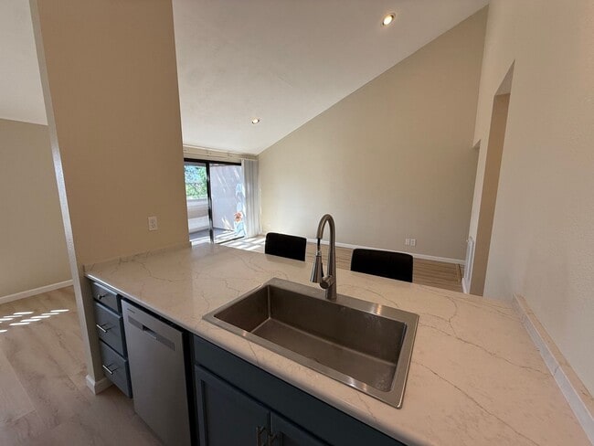Building Photo - Beautifully upgraded 1 bed 1 bath with uti...
