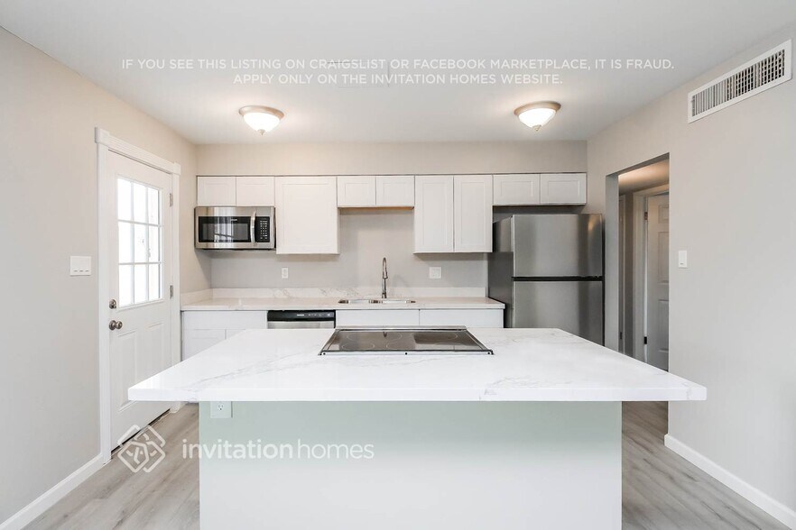 Building Photo - 427 E Riviera Dr