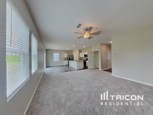 Building Photo - 141 Gladstone Loop