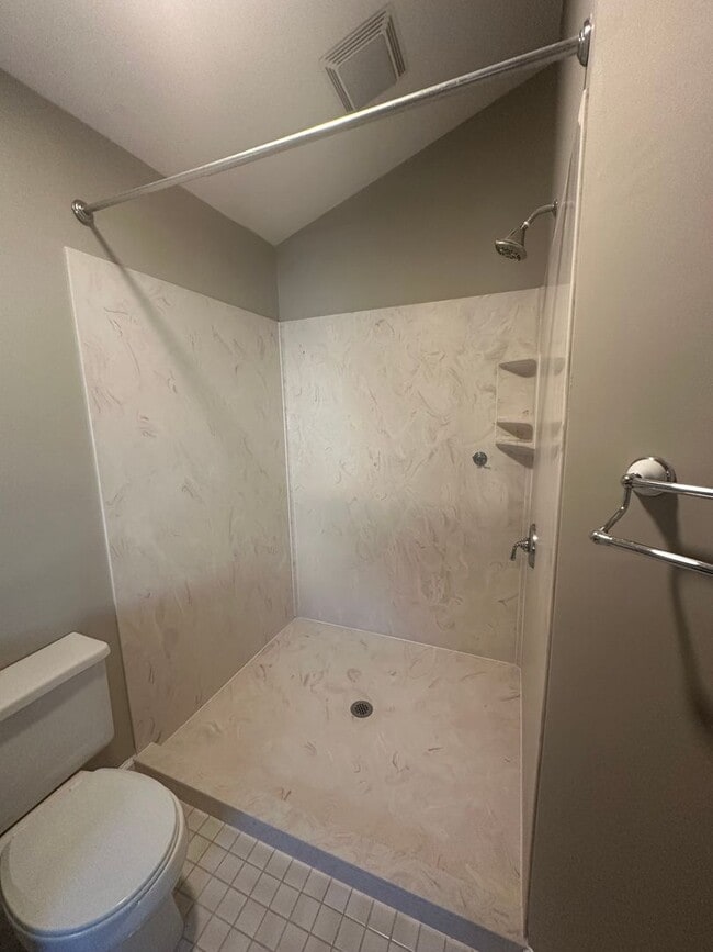 Building Photo - Gorgeous and very roomy 2-story home featu...