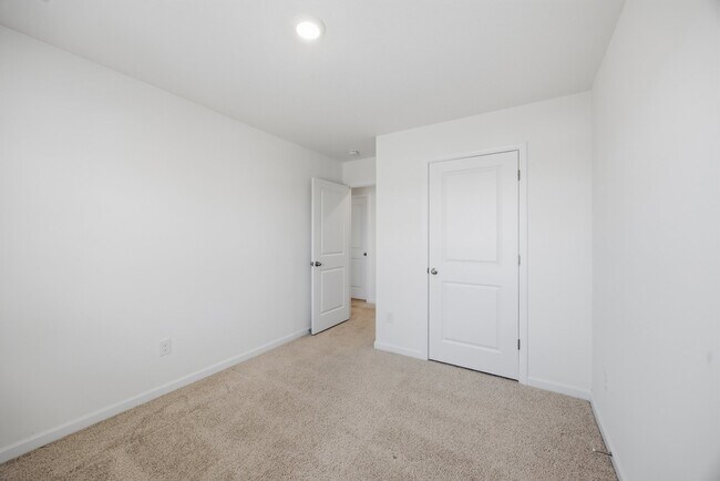 Building Photo - 2900 Bogart Ln