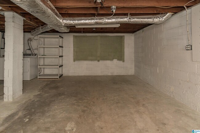 Building Photo - 615 Broadway St