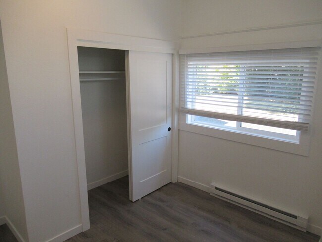 Building Photo - Total Remodeled One Bedroom