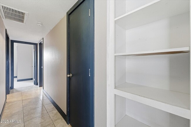 Building Photo - 1102 N April Cir