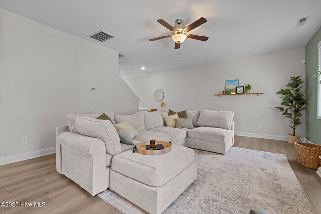 Building Photo - 620 Overland Ct