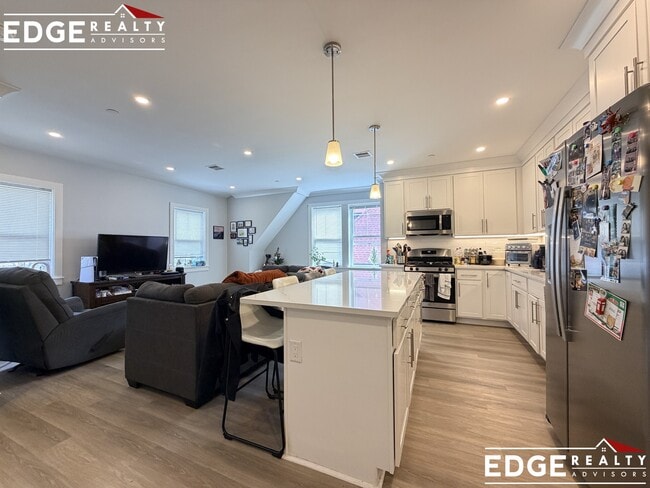 Building Photo - 80 N Beacon St