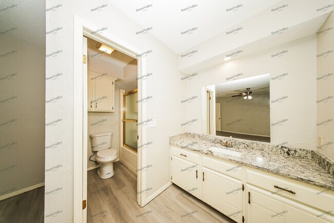 Building Photo - 813 N Briarcliff Dr