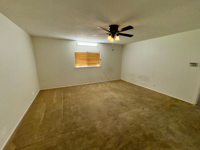 Building Photo - Ready For Move In - Nice 3/2 in West SA In...