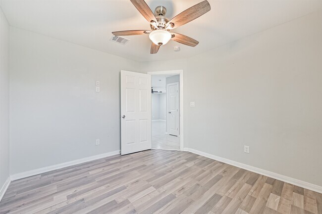 Building Photo - 10633 Flaxman St