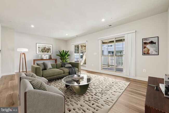 Building Photo - 2528 VERONA Pl