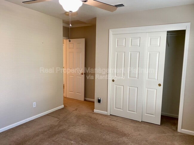 Building Photo - 6684 N Western Ave