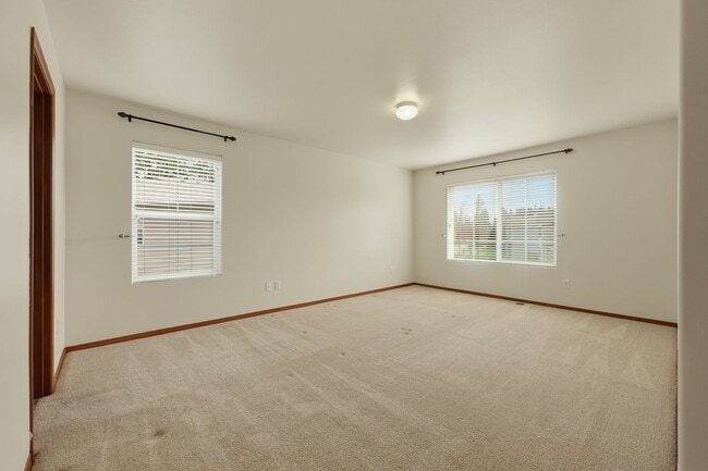 Building Photo - 3 bed 2.5 bath updated home in Tumwater School District - 2300 sq.ft. - fenced back yard.