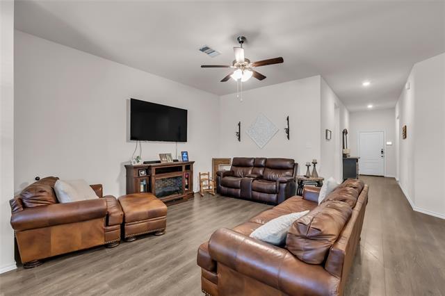 Building Photo - 900 Honey Maple St